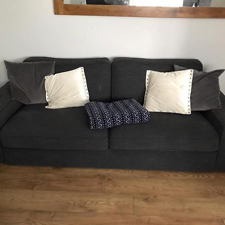 2 X Double Rooms In Cheam Esterno foto