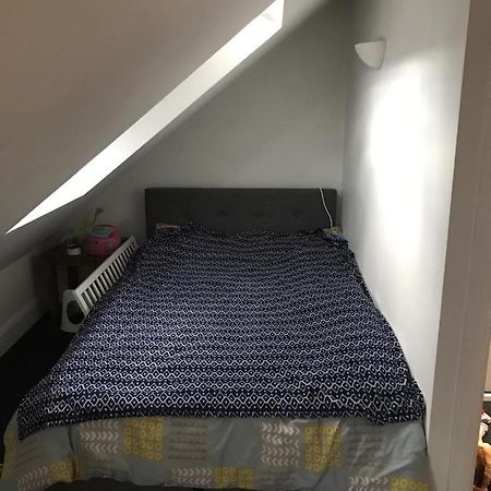 2 X Double Rooms In Cheam Esterno foto