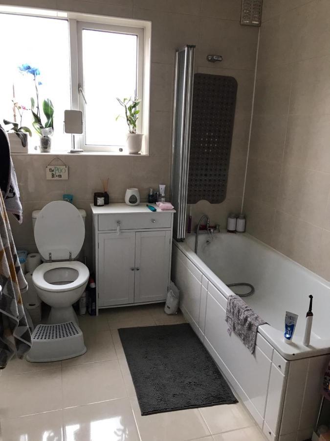 2 X Double Rooms In Cheam Esterno foto