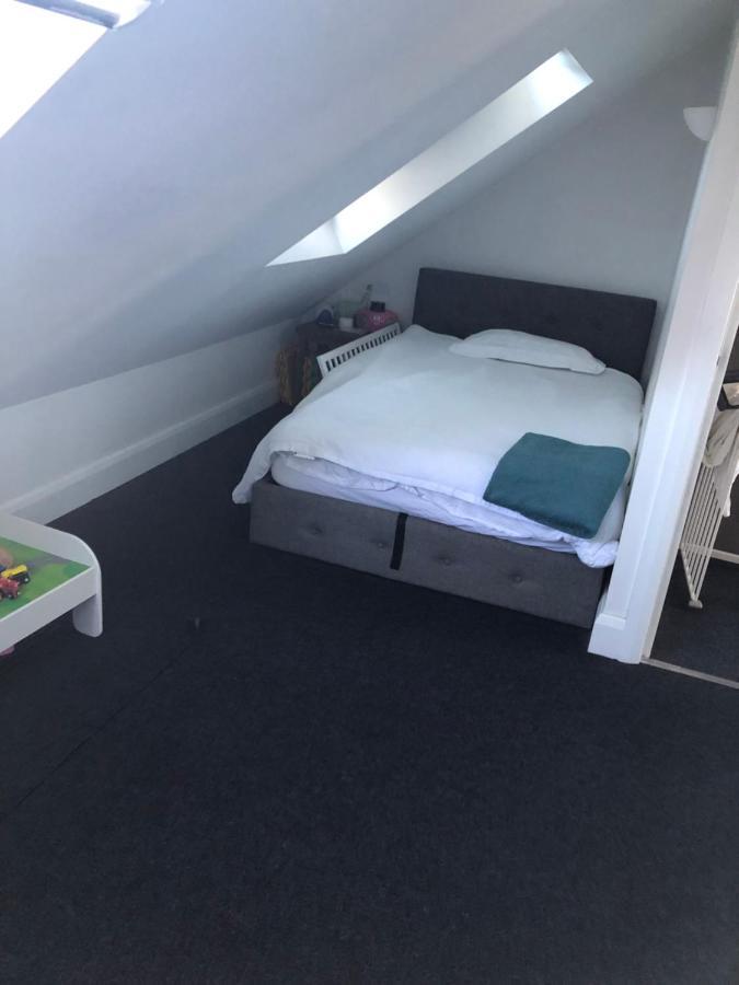 2 X Double Rooms In Cheam Esterno foto
