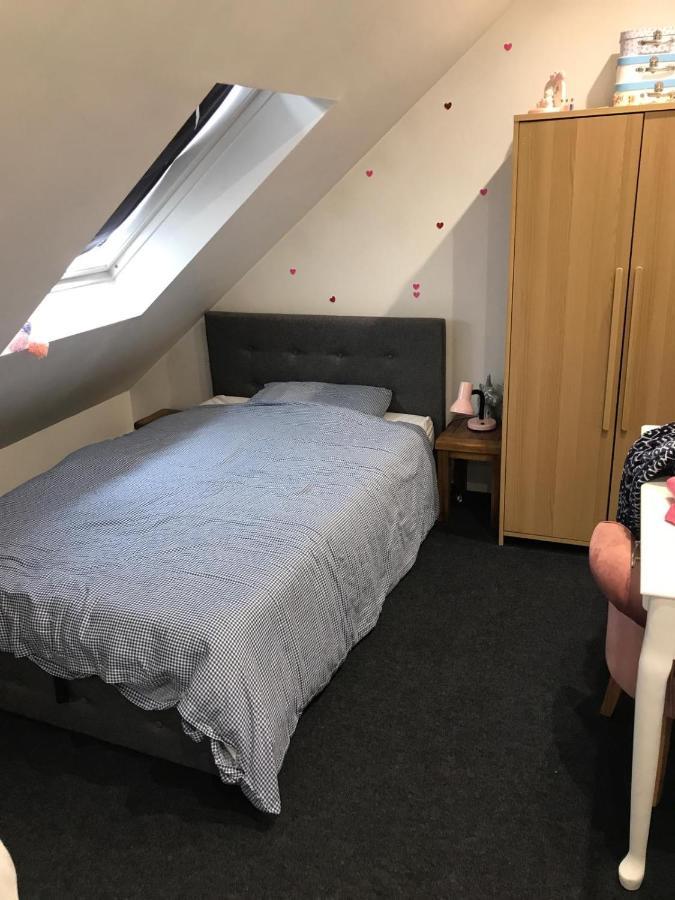 2 X Double Rooms In Cheam Esterno foto